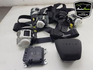 Used Airbag set + module Tesla Model S Plaid Price on request offered by AutoHam