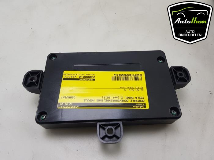 Central door locking module Tesla Model X 100X 104549000G TESLA