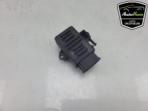 Used Seat heating module Volkswagen Polo VI (AW1) 1.0 TSI 12V Price € 25,00 Margin scheme offered by AutoHam