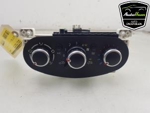 Usados Panel de control de calefacción Renault Twingo III (AH) 1.0 SCe 70 12V Precio € 40,00 Norma de margen ofrecido por AutoHam