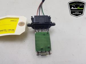 Used Heater resistor Renault Twingo III (AH) 1.0 SCe 70 12V Price € 15,00 Margin scheme offered by AutoHam