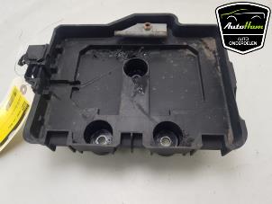 Used Battery box Renault Twingo III (AH) 1.0 SCe 70 12V Price € 25,00 Margin scheme offered by AutoHam