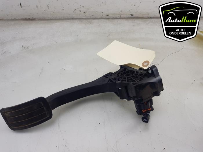 Accelerator pedal from a Toyota ProAce City 1.5 D-4D 100 2020
