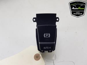 Usados Interruptor de freno de mano BMW 5 serie (F10) 520i 16V Precio € 30,00 Norma de margen ofrecido por AutoHam