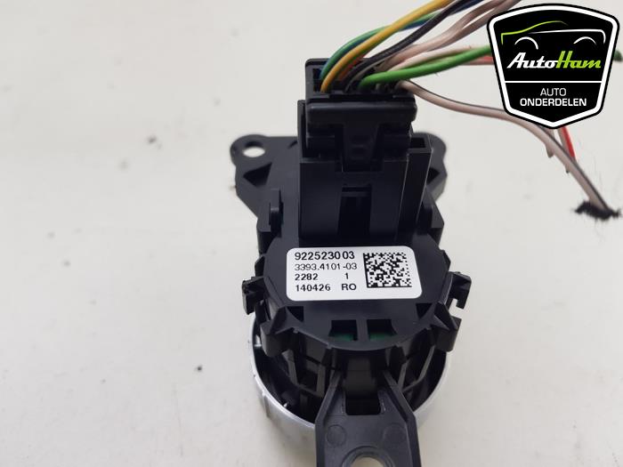 Start/stop switch from a BMW 5 serie (F10) 520i 16V 2012