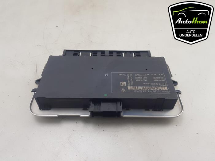 Computer lighting module from a BMW 5 serie (F10) 520i 16V 2012