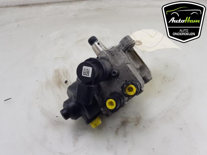 Mechanical fuel pump from a Volkswagen Caddy IV 2.0 TDI 150 2016
