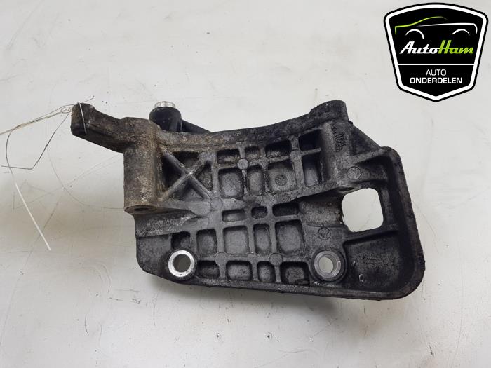 Usagé Support dynamo bas Audi SQ5 (8RB) 3.0 TDI V6 24V Prix € 20,00 Règlement à la marge proposé par AutoHam