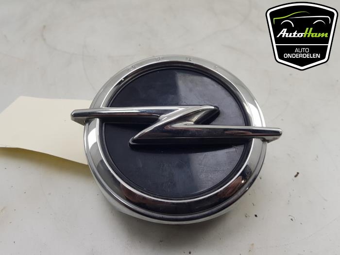 Uchwyt tylnej klapy z Opel Corsa F (UB/UH/UP) 1.2 12V 75 2022