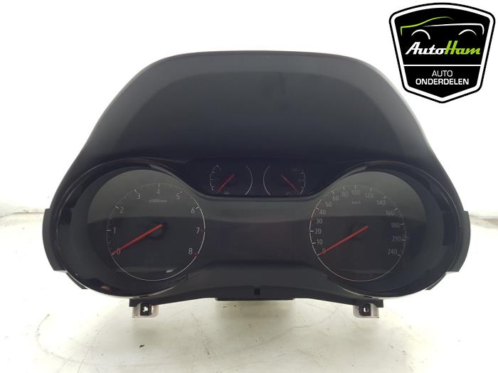 Instrument panel from a Opel Corsa F (UB/UH/UP) 1.2 12V 75 2022