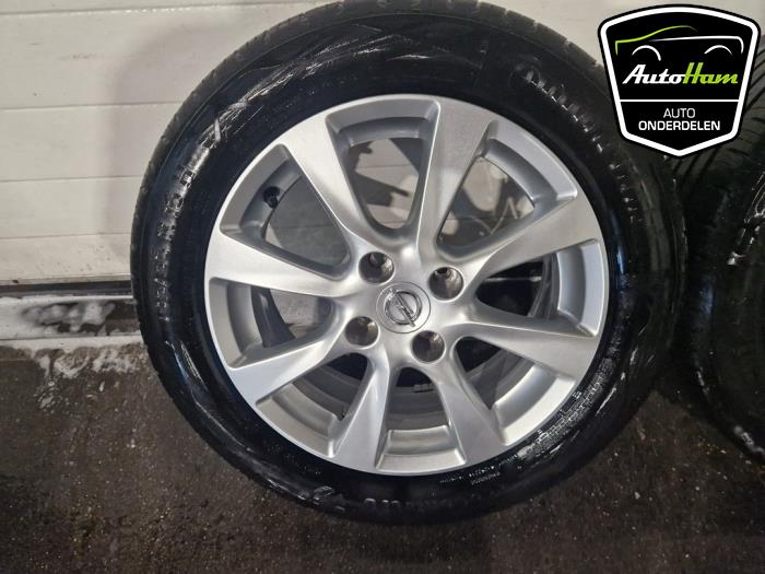 Sport rims set + tires Opel Corsa F 1.2 12V 75 - 39182179 Alloy GM