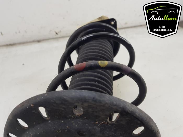 Fronts shock absorber, left from a Opel Corsa F (UB/UH/UP) 1.2 12V 75 2022