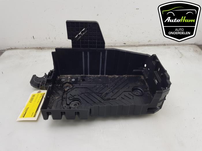 Battery box from a Opel Corsa F (UB/UH/UP) 1.2 12V 75 2022