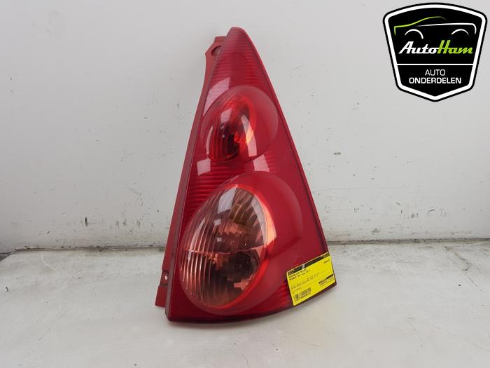 Taillight, right from a Peugeot 107 1.0 12V 2011