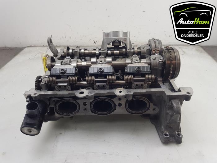 Cylinder head from a BMW 3 serie (F30) 318i 1.5 TwinPower Turbo 12V 2018