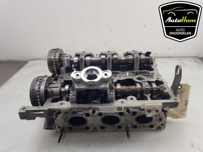 Cylinder head from a BMW 3 serie (F30) 318i 1.5 TwinPower Turbo 12V 2018