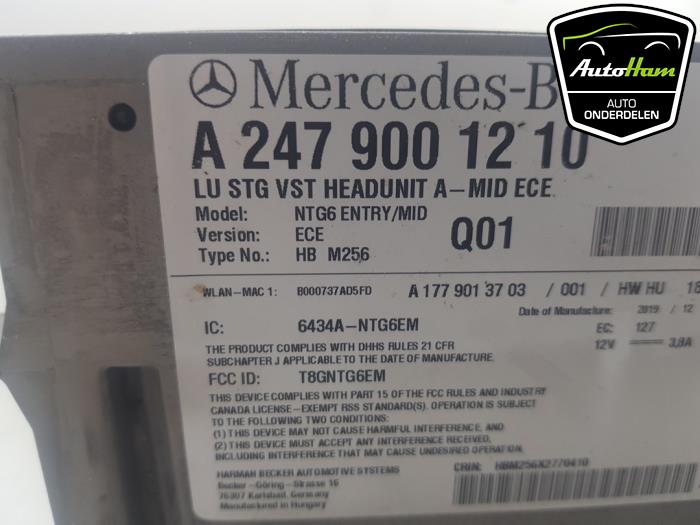 Multi-media control unit from a Mercedes-Benz Sprinter 3,5t (906.63) 314 CDI 16V 2020