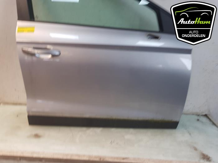 Front door 4-door, right from a Seat Arona (KJX) 1.0 TSI 12V 2019