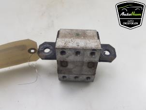 Engine mount from a Mercedes-Benz Sprinter 3,5t (906.63) 314 CDI 16V 2020