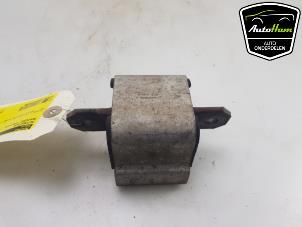 Engine mount from a Mercedes-Benz Sprinter 3,5t (906.63) 314 CDI 16V 2020