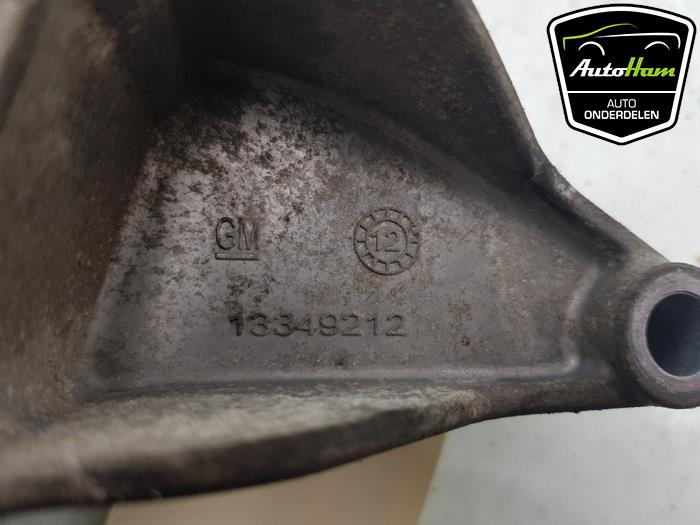 Engine mount from a Opel Zafira Tourer (P12) 1.6 CDTI 16V ecoFLEX 136 2013