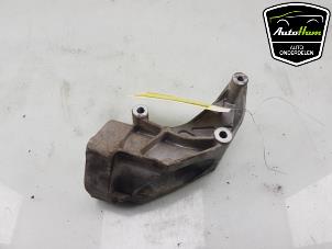 Engine mount from a Opel Zafira Tourer (P12) 1.6 CDTI 16V ecoFLEX 136 2013