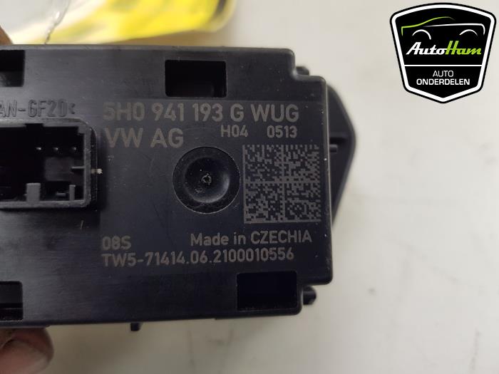 Interruptor de luz de un Volkswagen Caddy Cargo V (SBA/SBH) 2.0 TDI 122 2021