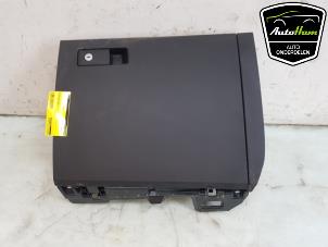 Usagé Boîte à gants Volkswagen Caddy Cargo V (SBA/SBH) 2.0 TDI 122 Prix € 50,00 Règlement à la marge proposé par AutoHam