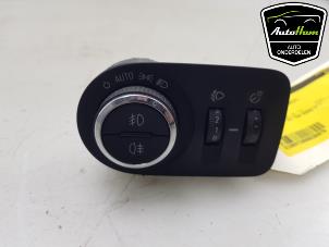 Usagé Commutateur lumière Opel Zafira Tourer (P12) 1.6 CDTI 16V ecoFLEX 136 Prix € 20,00 Règlement à la marge proposé par AutoHam
