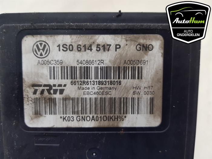 ABS Pumpe van een Volkswagen Up! (121) 1.0 12V 60 2018