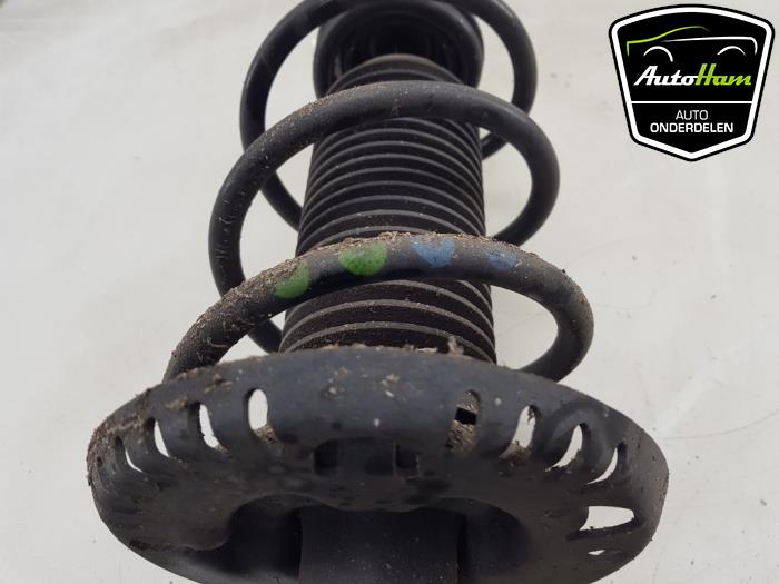 Front shock absorber, right from a Volkswagen Up! (121) 1.0 12V 60 2018