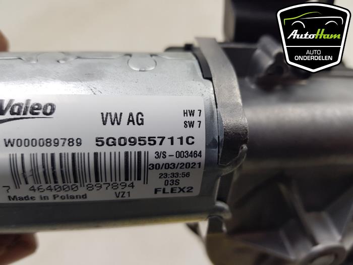 Rear wiper motor from a Volkswagen Up! (121) 1.0 12V 60 2018