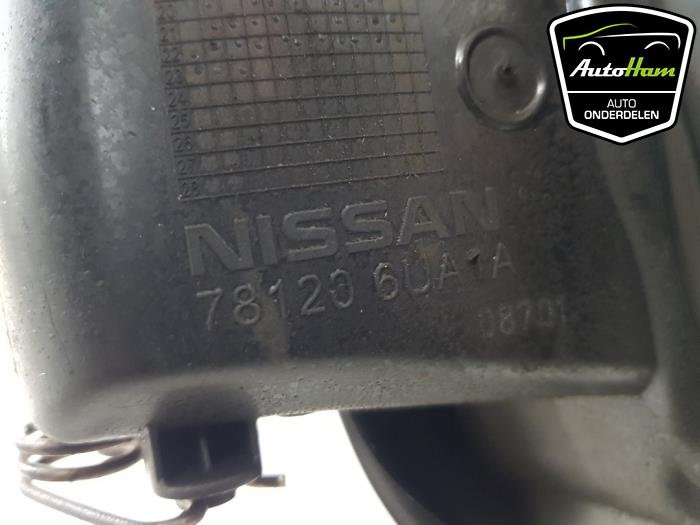 Tank cap cover from a Nissan Qashqai (J12) 1.3 DIG-T 158 16V 2023