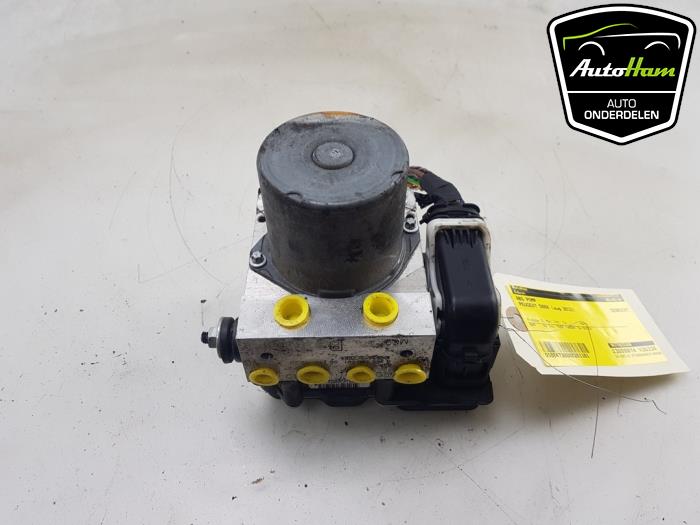 ABS pump from a Peugeot 5008 I (0A/0E) 1.6 HDiF 16V 2012