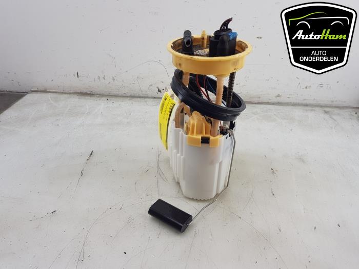 Booster pump from a Volkswagen Caddy IV 2.0 TDI 102 2019
