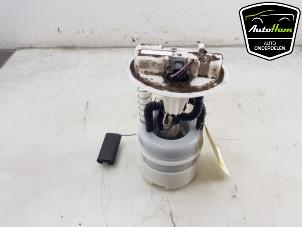 Usados Bomba de gasolina Renault Twingo II (CN) 1.2 16V Precio € 25,00 Norma de margen ofrecido por AutoHam