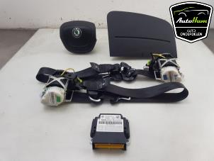 Usagé Kit + module airbag Skoda Fabia II (5J) 1.2 TDI 12V Greenline Prix € 350,00 Règlement à la marge proposé par AutoHam
