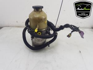 Used Power steering pump Opel Zafira (F75) 2.2 16V Price € 125,00 Margin scheme offered by AutoHam