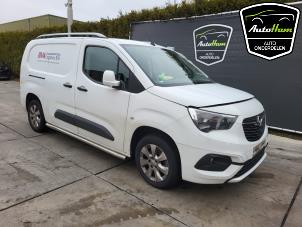 Used Front wing, right Opel Combo Cargo 1.6 CDTI 100 Price on request offered by AutoHam