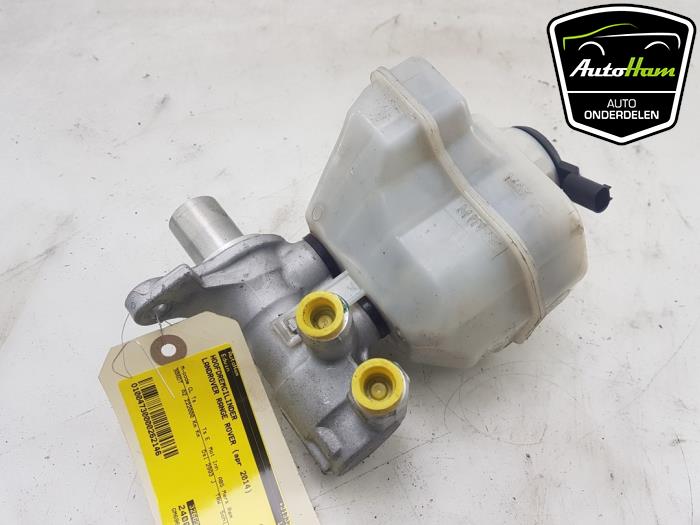 Master cylinder from a Land Rover Range Rover Sport (LW) 3.0 SDV6 2014