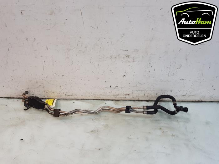 Oil cooling pipe