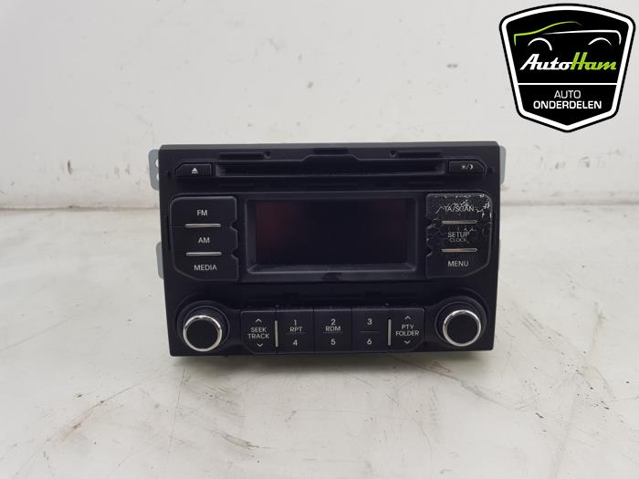 Radio CD player from a Kia Rio III (UB) 1.2 CVVT 16V 2012