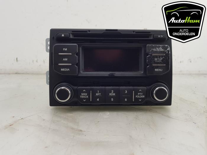 Radio CD player from a Kia Rio III (UB) 1.2 CVVT 16V 2012