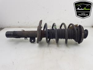 Used Fronts shock absorber, left Opel Crossland/Crossland X 1.6 CDTi 100 Price € 75,00 Margin scheme offered by AutoHam