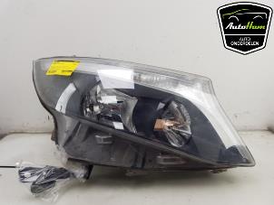 Used Headlight, right Mercedes Vito (447.6) 2.2 116 CDI 16V Price € 125,00 Margin scheme offered by AutoHam
