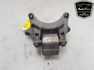 Used Gearbox mount Mercedes Vito (447.6) 2.2 116 CDI 16V Price € 25,00 Margin scheme offered by AutoHam