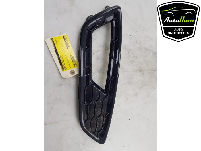 Front bumper, right-side component from a Ford Focus 3 Wagon 1.5 EcoBoost 16V 150 2015
