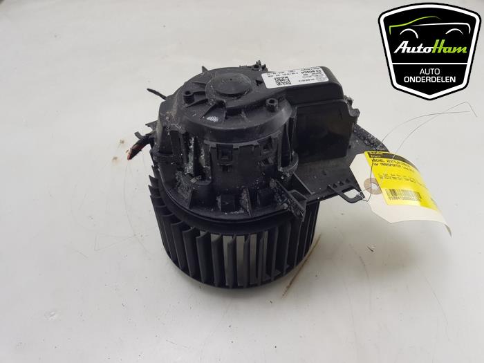 Moteur de ventilation chauffage d'un Volkswagen Transporter T6 2.0 TDI DRF 2016