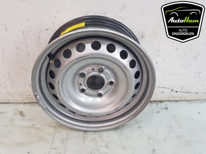 Wheel from a Renault Express 1.5 dCi 95 2023