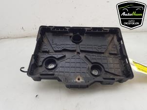 Used Battery box Renault Clio IV (5R) 0.9 Energy TCE 90 12V Price € 25,00 Margin scheme offered by AutoHam